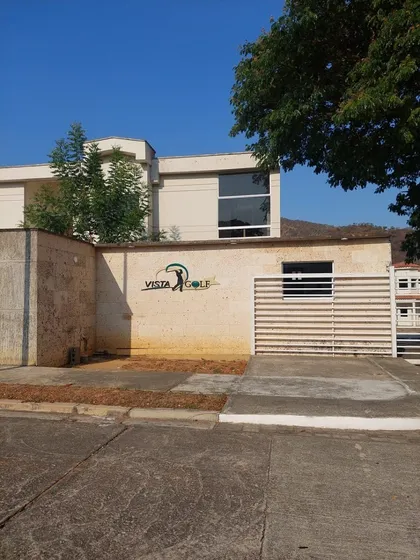 V.larez Vende Town House Conjunto Residencial Vista Golf Plth-351