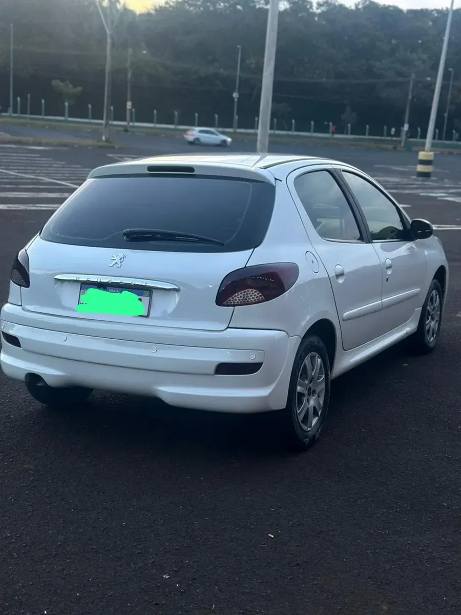 Peugeot 207 2014 1.4 Active Flex 5p — foto 4
