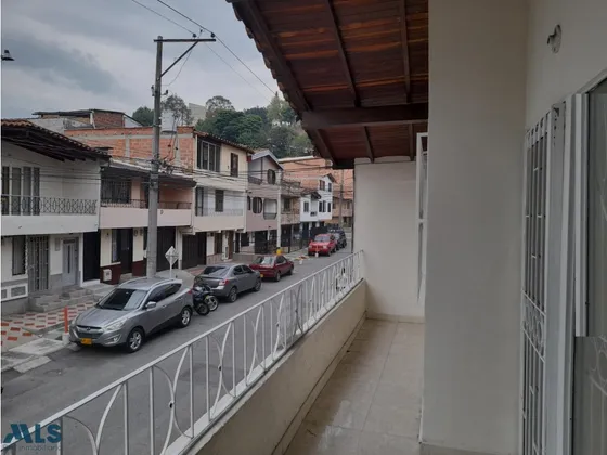 Venta De Casa Segundo Piso En Guayabal(mls#246671)