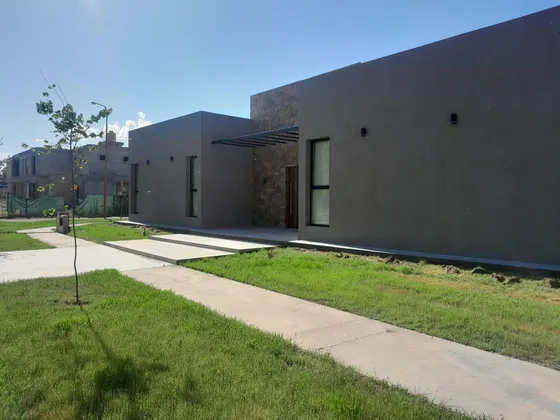 Casa A Estrenar En El Manzanar - Cipolletti