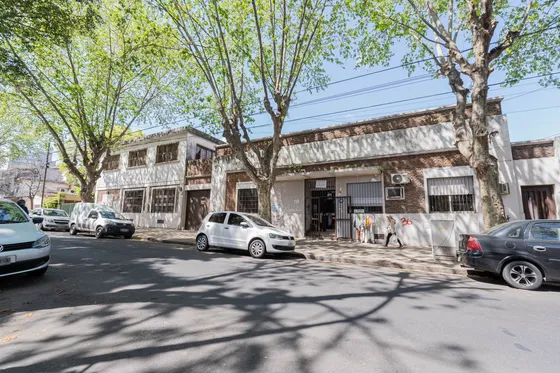 Único E Inmensurable Lote / Local De 43,25mts X 55,94mts