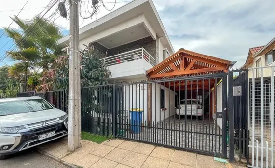 Casa En Venta De 3 Dorm. En La Florida / Estac. Y Bodega