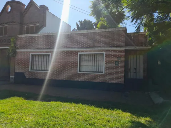 Casa De 3 Ambientes ( Apto Crédito Bancario Y Crédito )