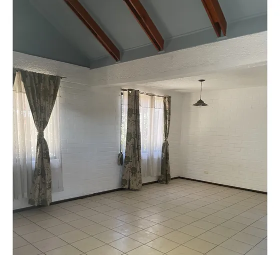 Excelente Casa, Amplia, Comoda, Espaciosa Y Luminosa