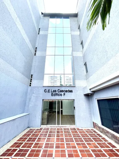 Se Vende Locales Comerciales En El Centro Empresarial La Cascada