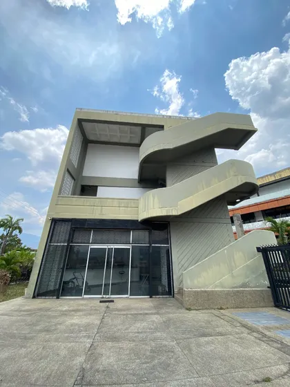 Venta De Edificio Comercial, Guatire Centro Comercial Villa Heroica- Vm