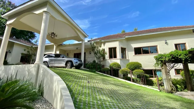 Casa Mansión Cuesta Hermosa Il , Arroyo Hondo 700m2 Cont,  1000m2 Terreno, Piscina