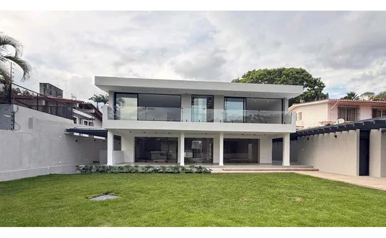 Casa A Estrenar En Venta 864m2 Urb, Caurimare.