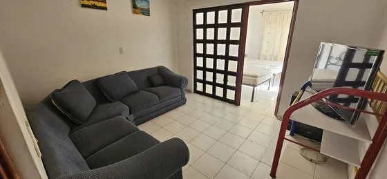 Casa En Condominio, 3 Recámaras, Área Verdes Con Jardín Y Alberca.