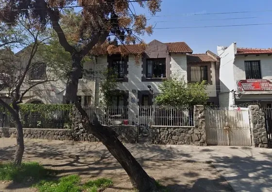 Casa En Venta De 7 Dorm. En Santiago