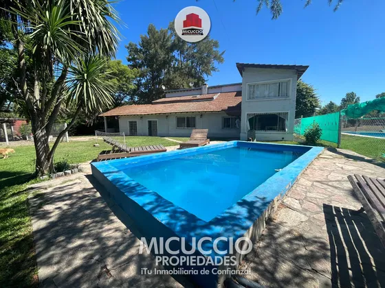 Casaquinta En Venta, Kennedy 1650, Barrio El Cazador
