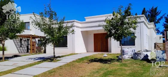 Casa En  Naudir Escobar