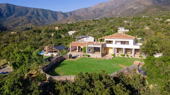 Casa En Venta De 5 Dorm. En Curacaví