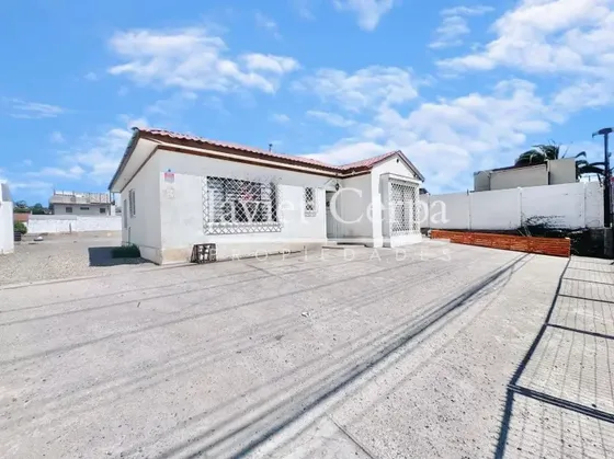Casa Comercial Ubicada En Av Manuel Balmaceda 