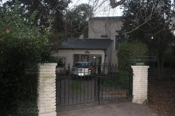 Casa Quinta De 2 Dormitorios, Con Garage, Pileta De Natación, Quincho Y Parrilla