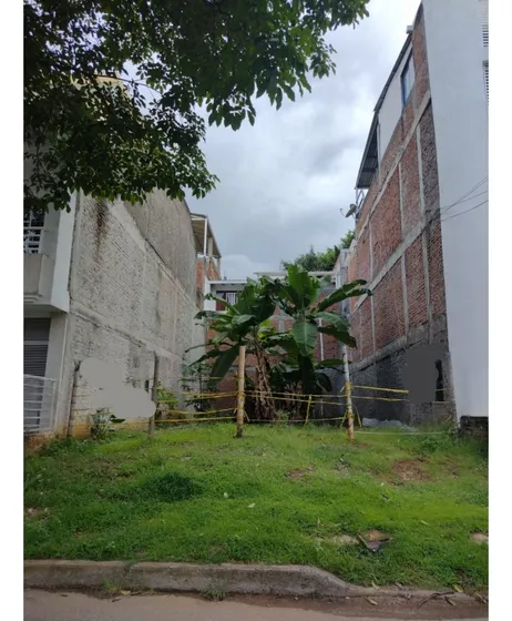 Venta Lote De 184mt2 En La Hacienda, Sur De Cali 7404.