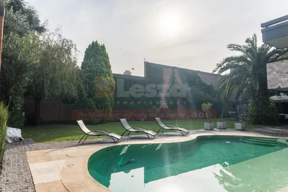 Casa Con Parque Y Piscina Lanús Oeste