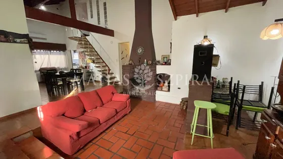Casa De 5 Ambientes A La Venta En En Villa Tesei 