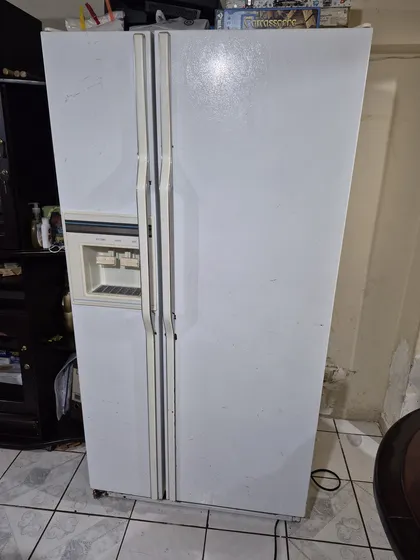 Un Refrigeradora De Dos Puertas Kenmore White Side By Side R
