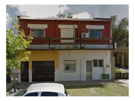 Dos Casas A Dos Cuadras Plaza Catan