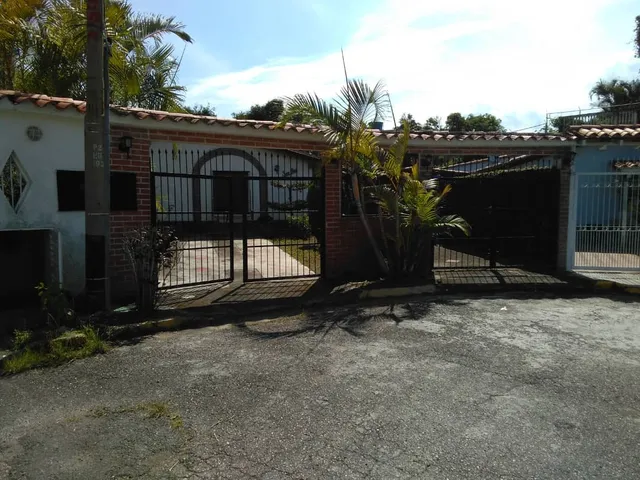 Oportunidad De Inversión!!! Casa Con Parcela De 972,56 Mts2, Arboles Frutales En La Urb. La Fontanera Los Teques. 24-7588 Katiuska Quevedo.