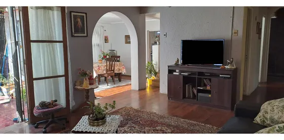 Vende Casa Grande 4 Dorm, 2 Baños, A Pocas Cuadras Metro Rod