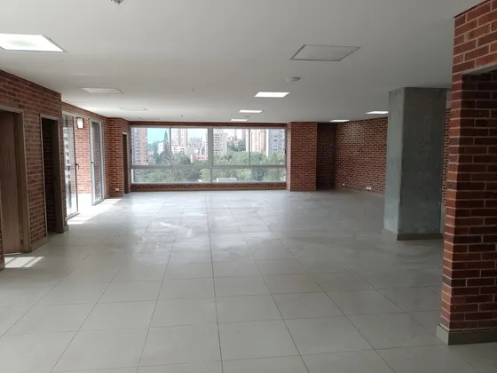 Oficina En Arriendo Ubicada En Medellin Sector Loma De San Julian (24945).