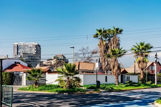 Casa En Venta De 3 Dorm. En Las Condes