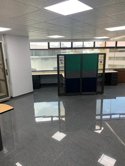 Oficina Remodelada En Venta De Oportunidad, En La Carolina Quito. Tiene 89 Mts2 Y Un Parqueadero De 4,5 Mts2.