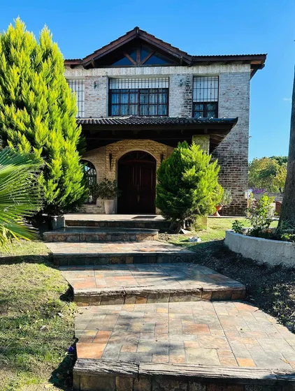 Venta Exclusiva Casa De 5 Dormitorios En Belvedere !