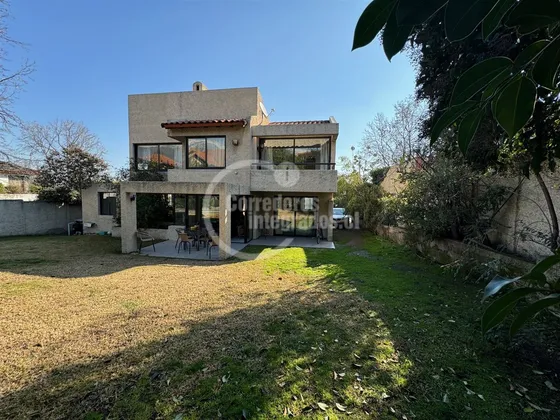 Casa En Venta De 5 Dorm. En Las Condes