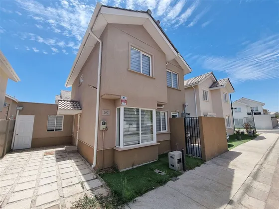 Casa En Venta De 3 Dorm. En Padre Hurtado