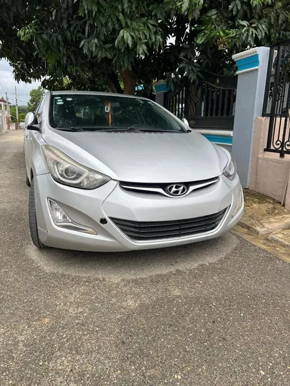 Hyundai Avante Carro