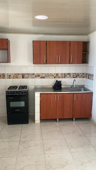 Venta Casa Medellin. Barrio Las Palmas. Cerca Centro Comercial San Diego. Posibilidad Construir Apartamento