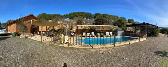 Parcela De Agrado. 3 Construcciones. 9.200 M2 De Terreno.