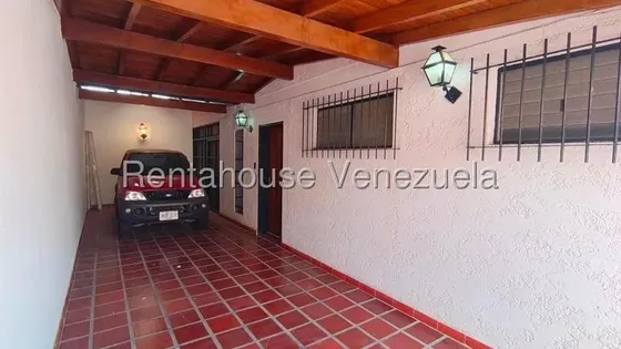 Yb Se Ofrece En Venta Comoda Casa En Alto Prado #27-2854