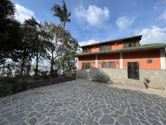 Ft Posada Casa En Area De Terreno De 23.232 Mts2 , Para Siembra Posee Otro Terreno Mas Plano En Venta - El Junquito / Mls#24-25884
