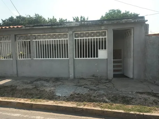 Local En Alquiler  Urb. Naranjillo, Municipio Guacara.  Codigo: Atl-236   Ir