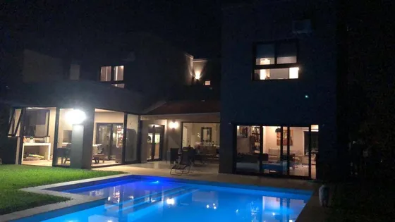 Casa De Categoria En Venta Barrio El Rocio Canning Acepta Permuta