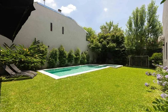 Venta Espectacular Casa Impecable En Banfield 