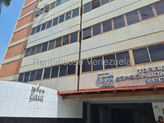 Consultorio Médico, Ubicado En La Torre De Especialidades Medicas, Al Oeste De La Ciudad, De Fácil Acceso Y Con Importante Afluencia De Personas. Consta De 136, 13 M2 , Cuenta Con Recepcion Y Espera, 