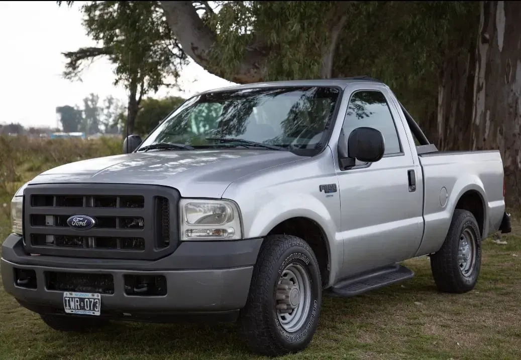 Ford F-100 3.9 Cab. Simple Xl Plus Mp3+4x2