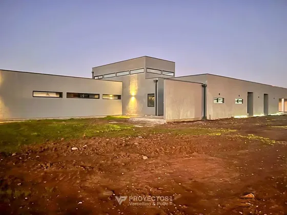 Casa De Lujo En Venta De 4 Dorm En Talca (prestigioso Loteo)