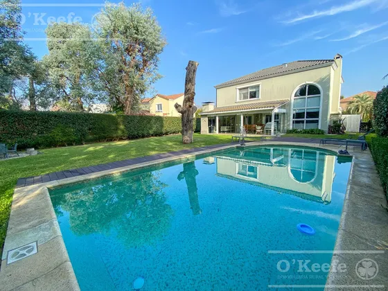 Casa En Venta De Cuatro Amaines Con Piscina Y Galería Cerrada En Abril Country Club, Hudson.