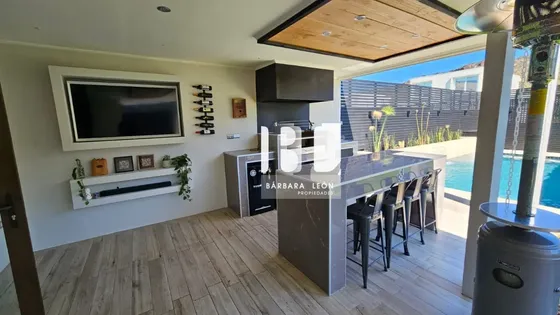 Amplia Y Moderna Casa En Santa Elena, Chicureo