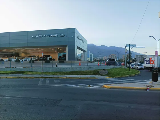 Estacionamientos, Raul Labbé - Av. La Dehesa (100645)