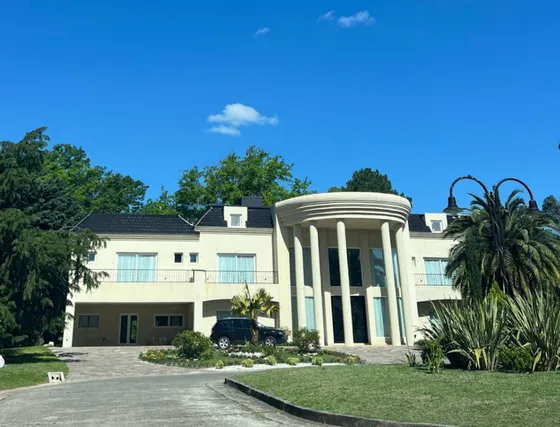 Casa En Venta De 5 Dormitorios  A Estrenar En Saint Thomas Este