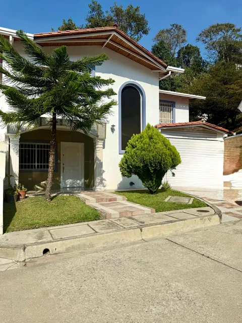 Casa De 4 Habitaciones Y 4 Baños