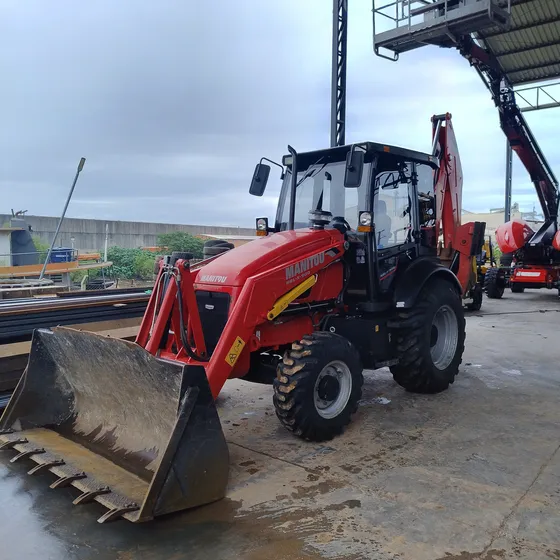 Retroescavadeira Manitou Mbl-x-900 2023 Seminova