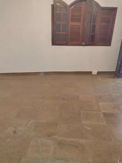 Casa Com 2 Quartos(1 Suíte), Varanda E Área De Serviço